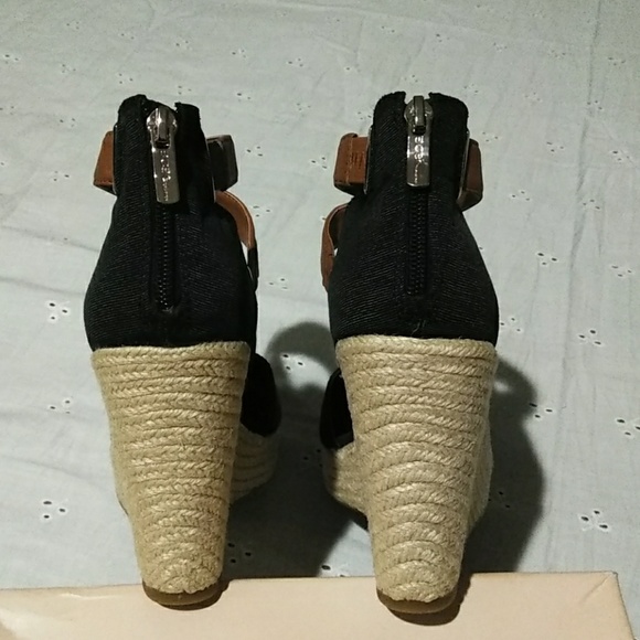 BCBGENERATION wedged heel shoes - Picture 8 of 8